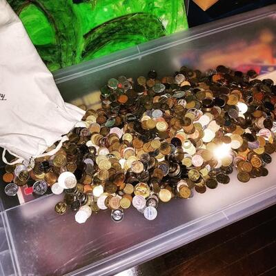 Estate Collection of 500 Rare Vintage Tokens Coins Railroad Bus Amusement Casino Presidential Gas Oil Telephone Transportation