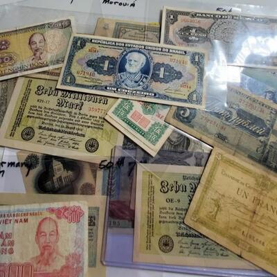 Estate Collection of 25 World Banknotes Foreign Currency Assorted Countries