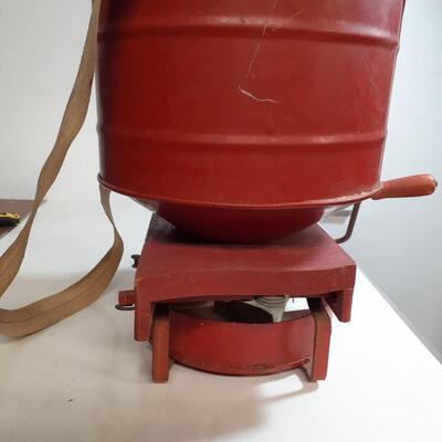 Cyclone Seed Spreader