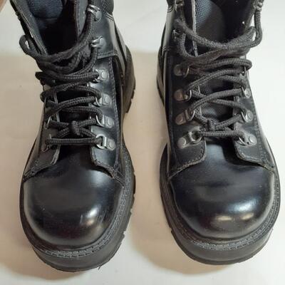 Mens size 8 Soho leather boots