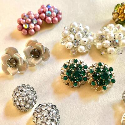 Lot 88 Vintage Costume Jewelry Clip Earrings 8 Pair Clusters & Rhinestones.