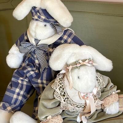 Lot 96 Bunnies by the Bay 2 Plush Pleasant in Green Velvet & Lace Telly in Blue Suit