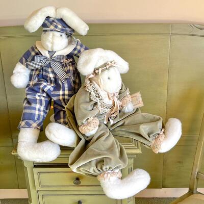 Lot 96 Bunnies by the Bay 2 Plush Pleasant in Green Velvet & Lace Telly in Blue Suit