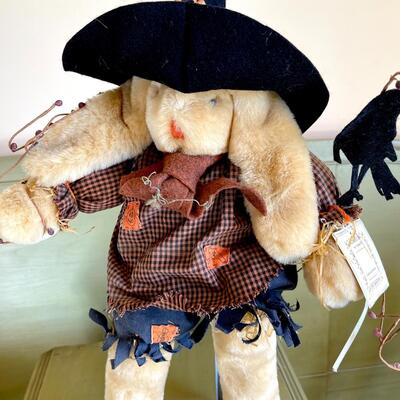 Lot 97 Bunnies by the Bay Zeb dressed like Scare Crow LE 308/500 26" Tall