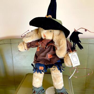 Lot 97 Bunnies by the Bay Zeb dressed like Scare Crow LE 308/500 26" Tall