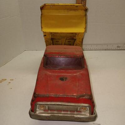 1960's VINTAGE TONKA PRESSED STEEL DUMP TRUCK RED AND YELLOW