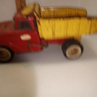 1960's VINTAGE TONKA PRESSED STEEL DUMP TRUCK RED AND YELLOW