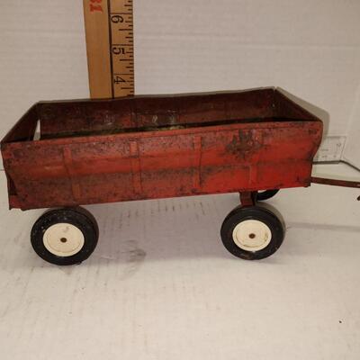 Vintage ERTL 1:16 International Flareside Farm Wagon Red Pressed Steel 8"