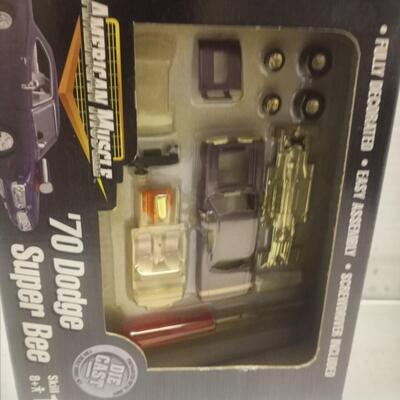 American Muscle '70 Dodge Super Bee Die Cast 1:64 scale Purple