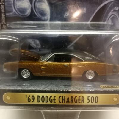 1969 '69 DODGE CHARGER 500 GOLD RACING CHAMPIONS MINT 