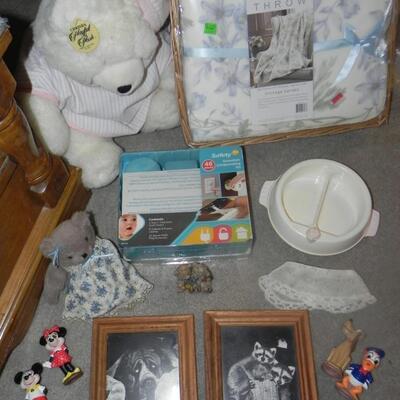 LOT 28 CHILD PROOFING KIT AND SMALL CHILD ITEMS