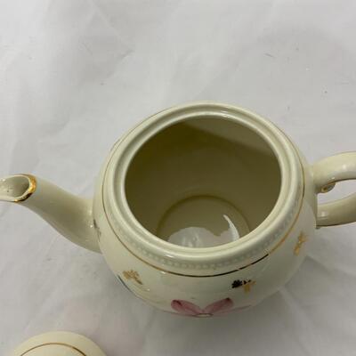 -100- SHAWNEE | 1950s Flower | Tea Pot | Gold Accent