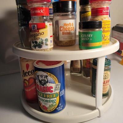 Coo vintage Rubbermaid spice Rack & Misc. Spice