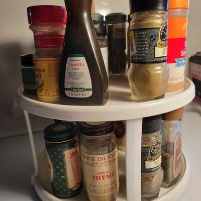 Coo vintage Rubbermaid spice Rack & Misc. Spice