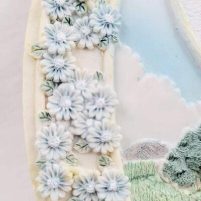 PRETTY COTTAGE & FORGET-ME-NOT FIELD CLOCK