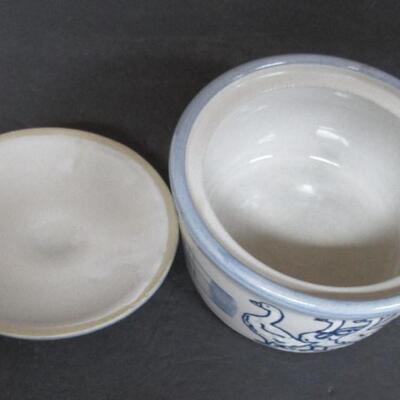 Louisville Kentucky Stoneware Gaggle and Geese Pattern Covered Dish