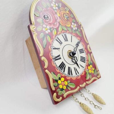 BEAUTIFUL RED AND GOLD ROSE CLOCK