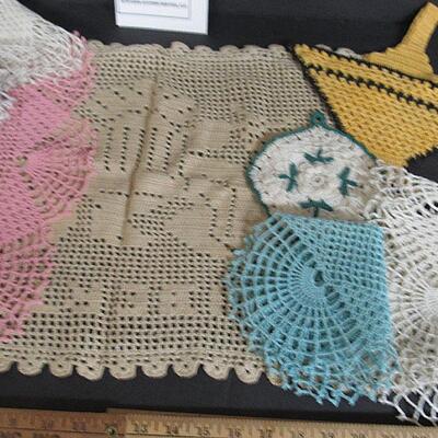 Lot of Doilies, Pot Holders, Fancy Work