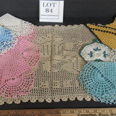 Lot of Doilies, Pot Holders, Fancy Work