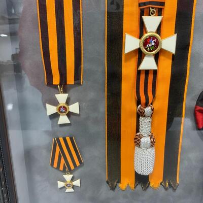 -116- Elegantly Framed Russian Federation and Russian Empire Medals