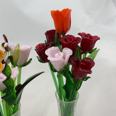 -122- Elegant Glass Roses and Flowers in Vases
