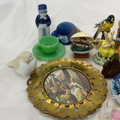-137- Small Mixed Lot of Figures and Assorted Decor