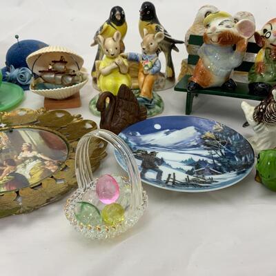 -137- Small Mixed Lot of Figures and Assorted Decor