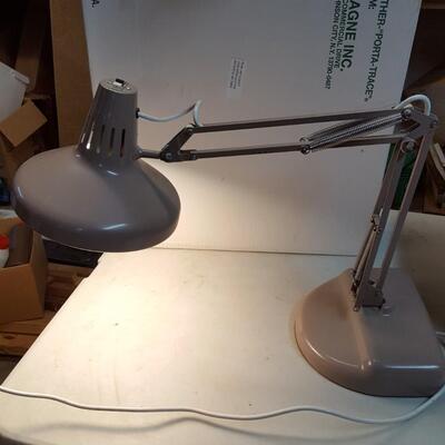 Vintage Luxo Color Correct Articulated Desk Lamp Work Light |  EstateSales.org