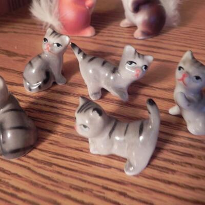 LOT  MINITURE PORCELAIN KITTIES AND BUNNY SALT & PEPPER