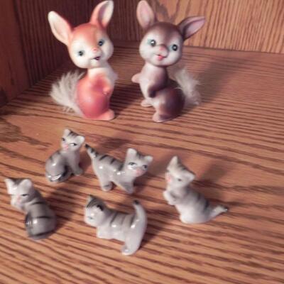 LOT  MINITURE PORCELAIN KITTIES AND BUNNY SALT & PEPPER