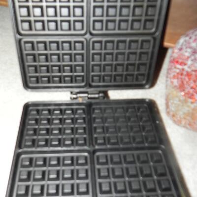 LOT  STAINLESS STEEL WAFFLE MAKER