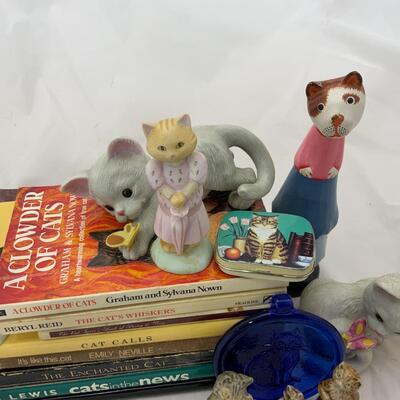 -156- Cat Books | Cat Figures