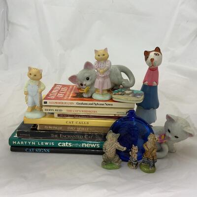 -156- Cat Books | Cat Figures