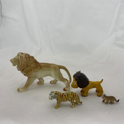 -165- Lions and Tiger! | Four Figurine Lot | Cowardly Lion