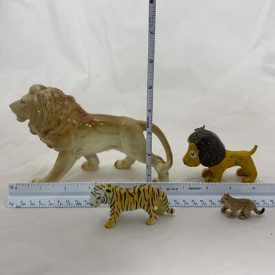 -165- Lions and Tiger! | Four Figurine Lot | Cowardly Lion