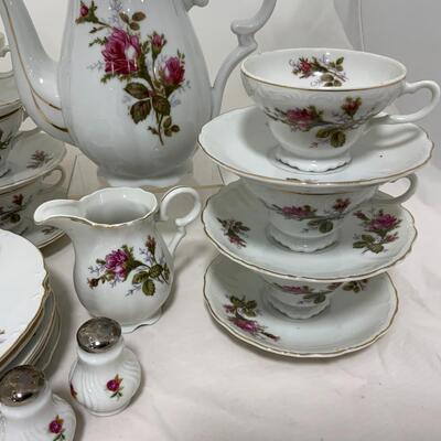 -178- Twenty-Five Piece Unmarked Tea Set | Roses
