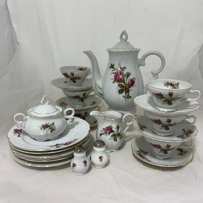 -178- Twenty-Five Piece Unmarked Tea Set | Roses