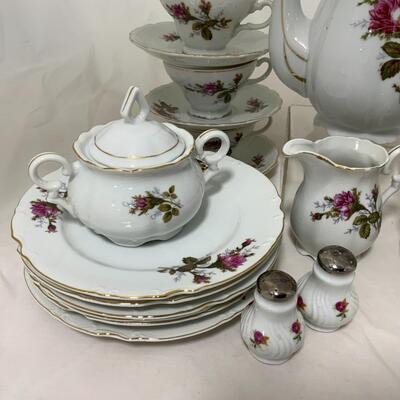 -178- Twenty-Five Piece Unmarked Tea Set | Roses
