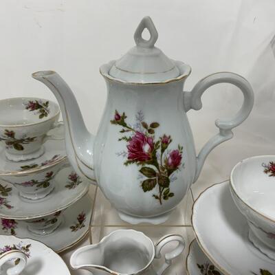 -178- Twenty-Five Piece Unmarked Tea Set | Roses