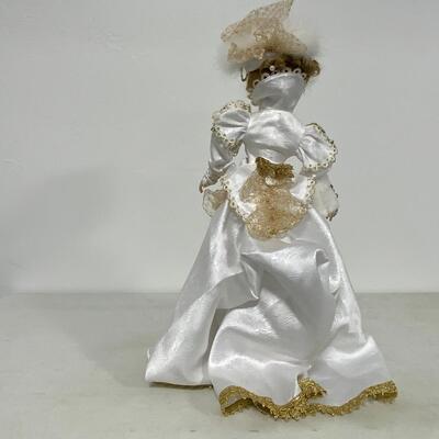 -183- Franklin Mint Heirloom Doll | Fantastic White Dress