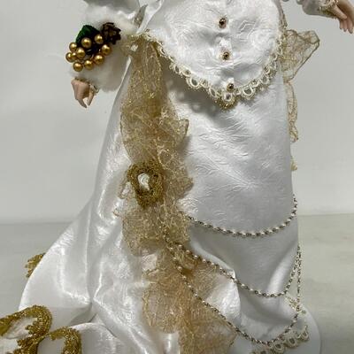-183- Franklin Mint Heirloom Doll | Fantastic White Dress