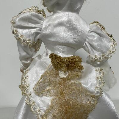 -183- Franklin Mint Heirloom Doll | Fantastic White Dress