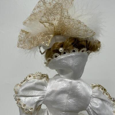 -183- Franklin Mint Heirloom Doll | Fantastic White Dress