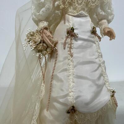 -184- Franklin Mint Heirloom Doll | Lacey Ivory Dress