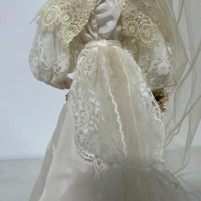 -184- Franklin Mint Heirloom Doll | Lacey Ivory Dress