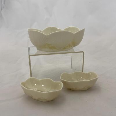 -197- BELLEEK | Three Small Pieces | Bowls