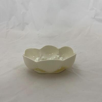 -197- BELLEEK | Three Small Pieces | Bowls