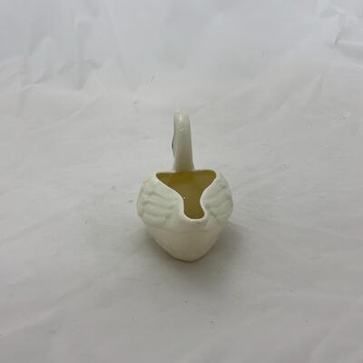 -198- BELLEEK | Swan