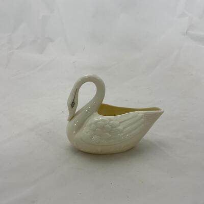 -198- BELLEEK | Swan