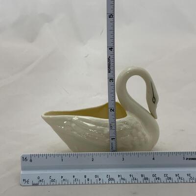 -198- BELLEEK | Swan